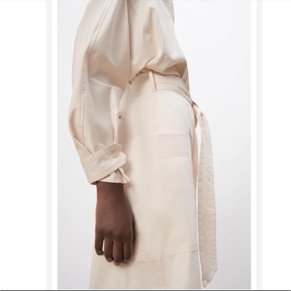 NWOT structured cream dress - Picture 6 of 15